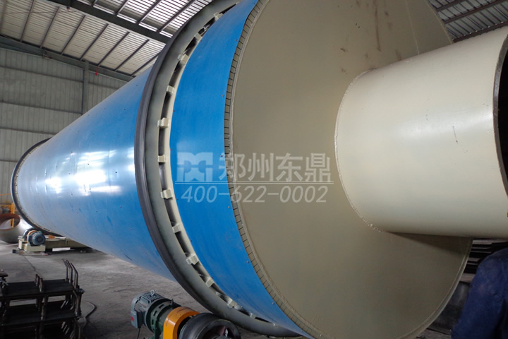 樹皮烘干機(jī)可以解決塊莖大、長度長些的樹皮、樹枝、棕櫚絲物料烘干